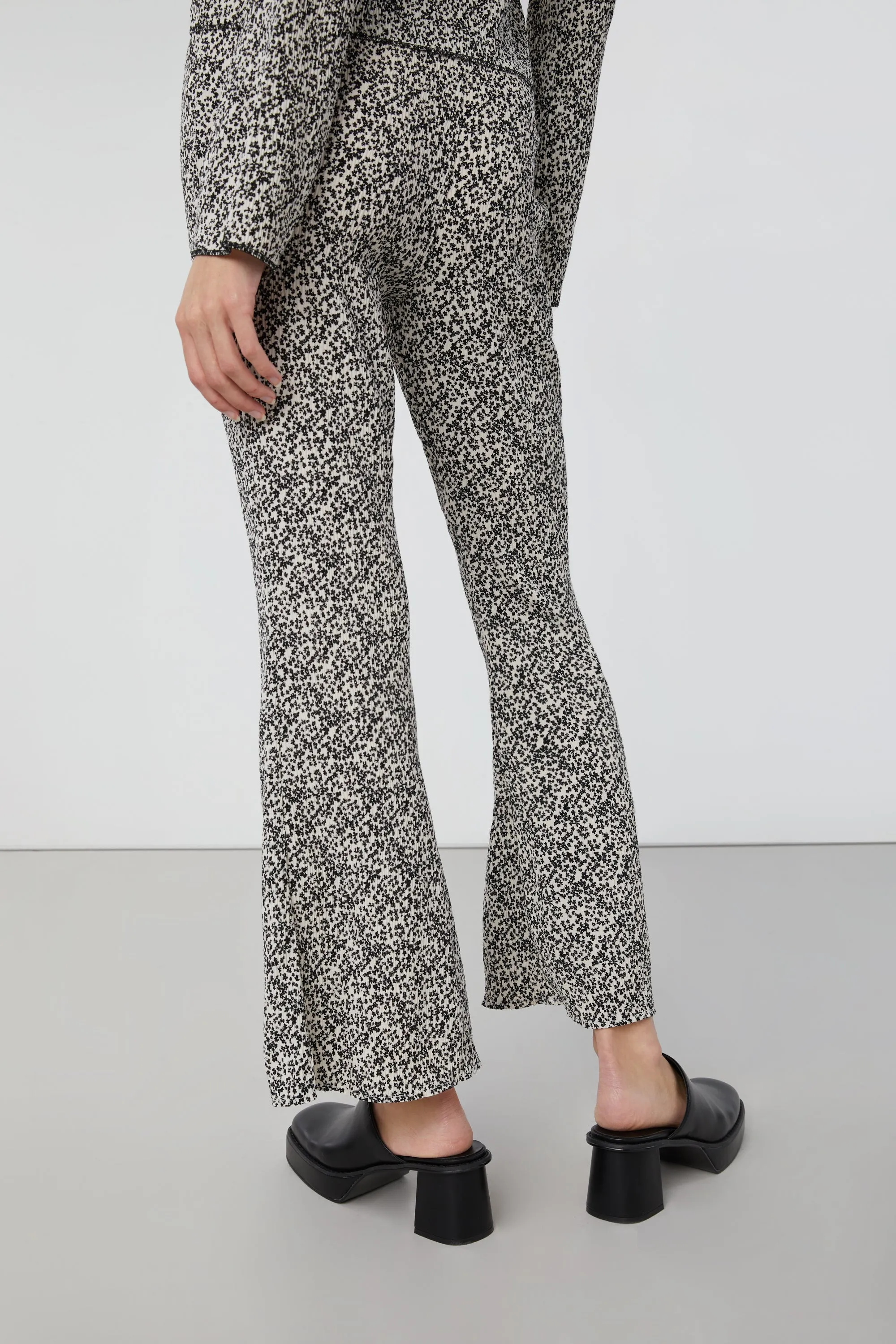 FLORAL PLEATED FLARED PANT