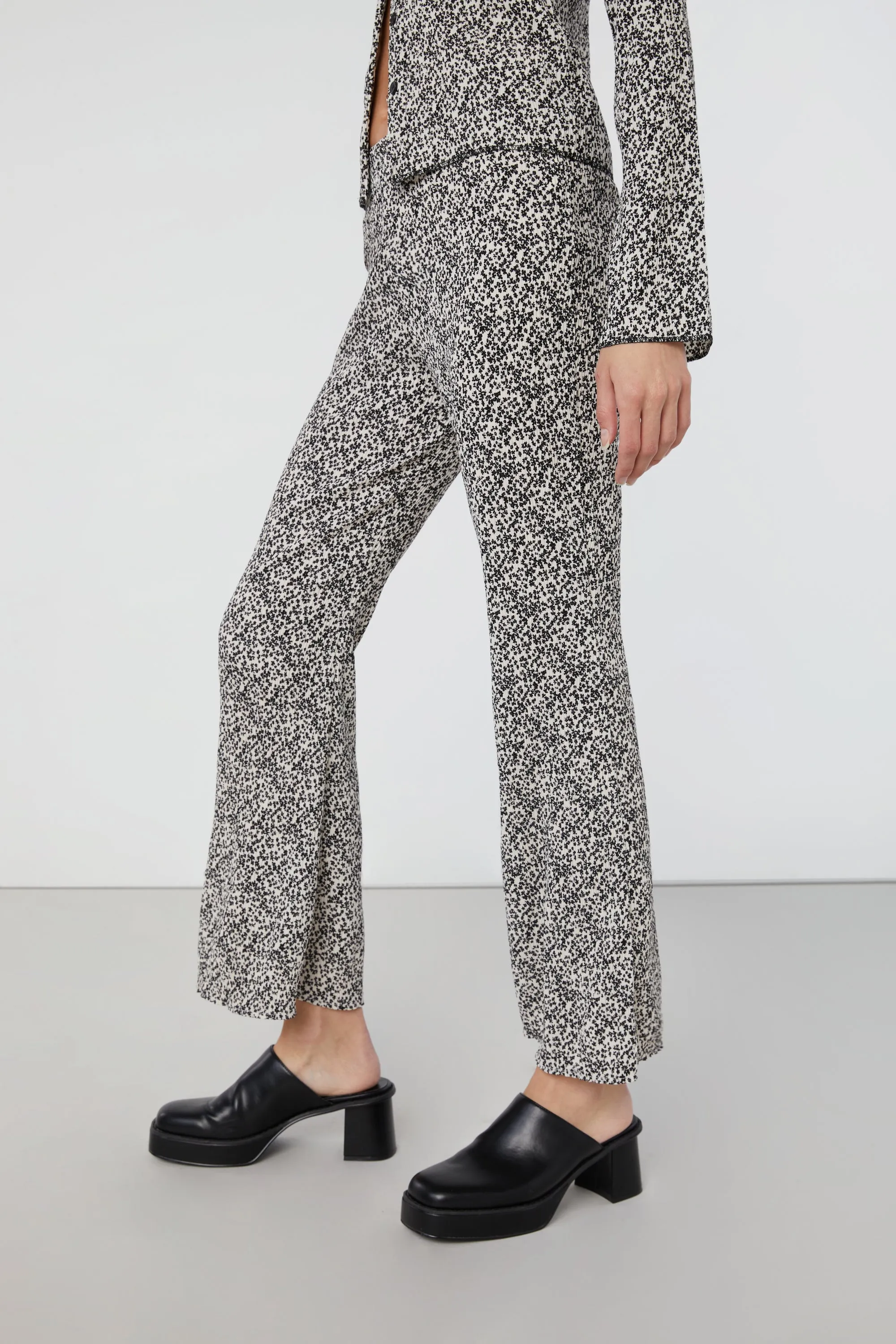 FLORAL PLEATED FLARED PANT