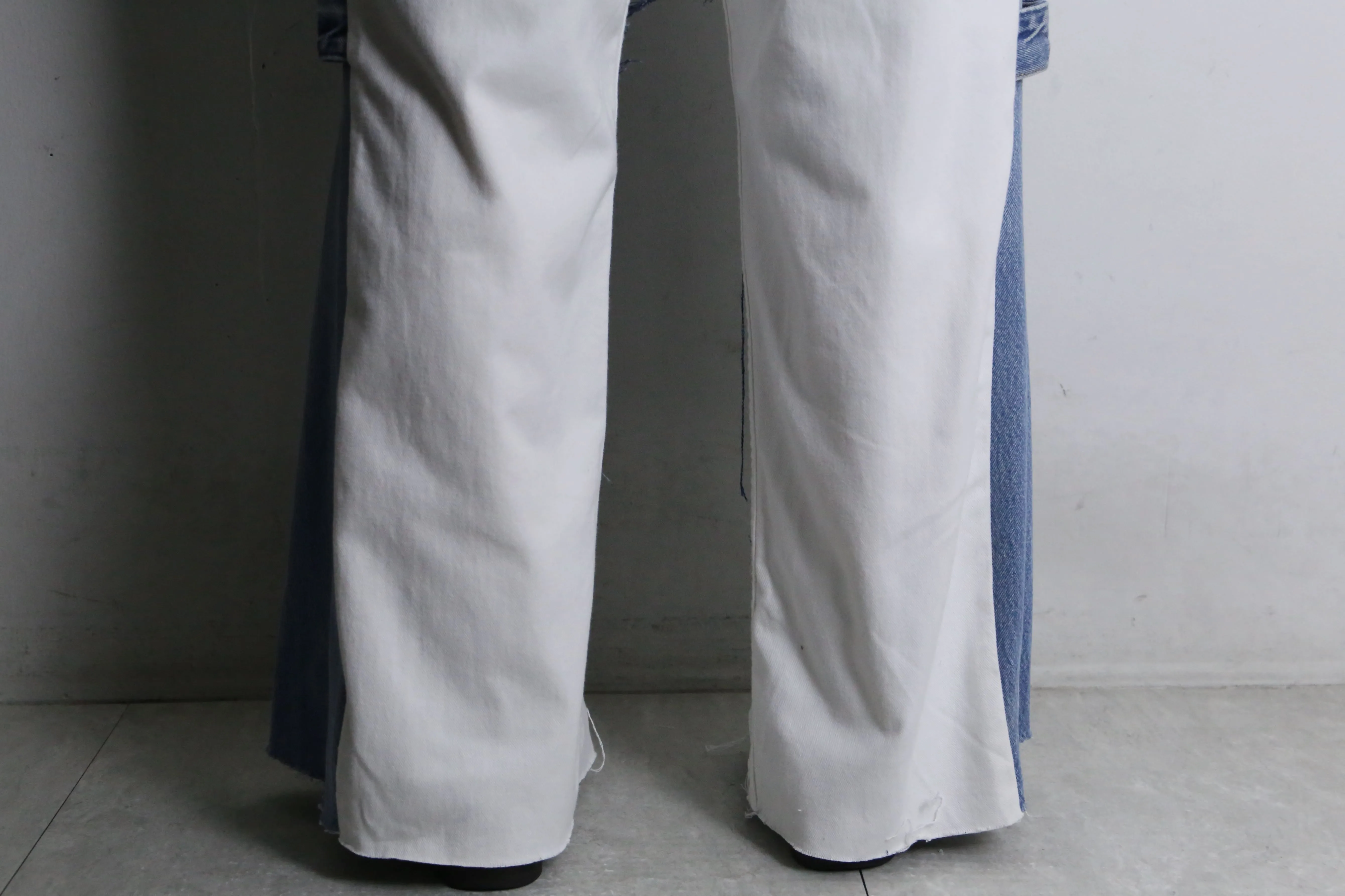 "Re:make" denim design patch white flare denim pants