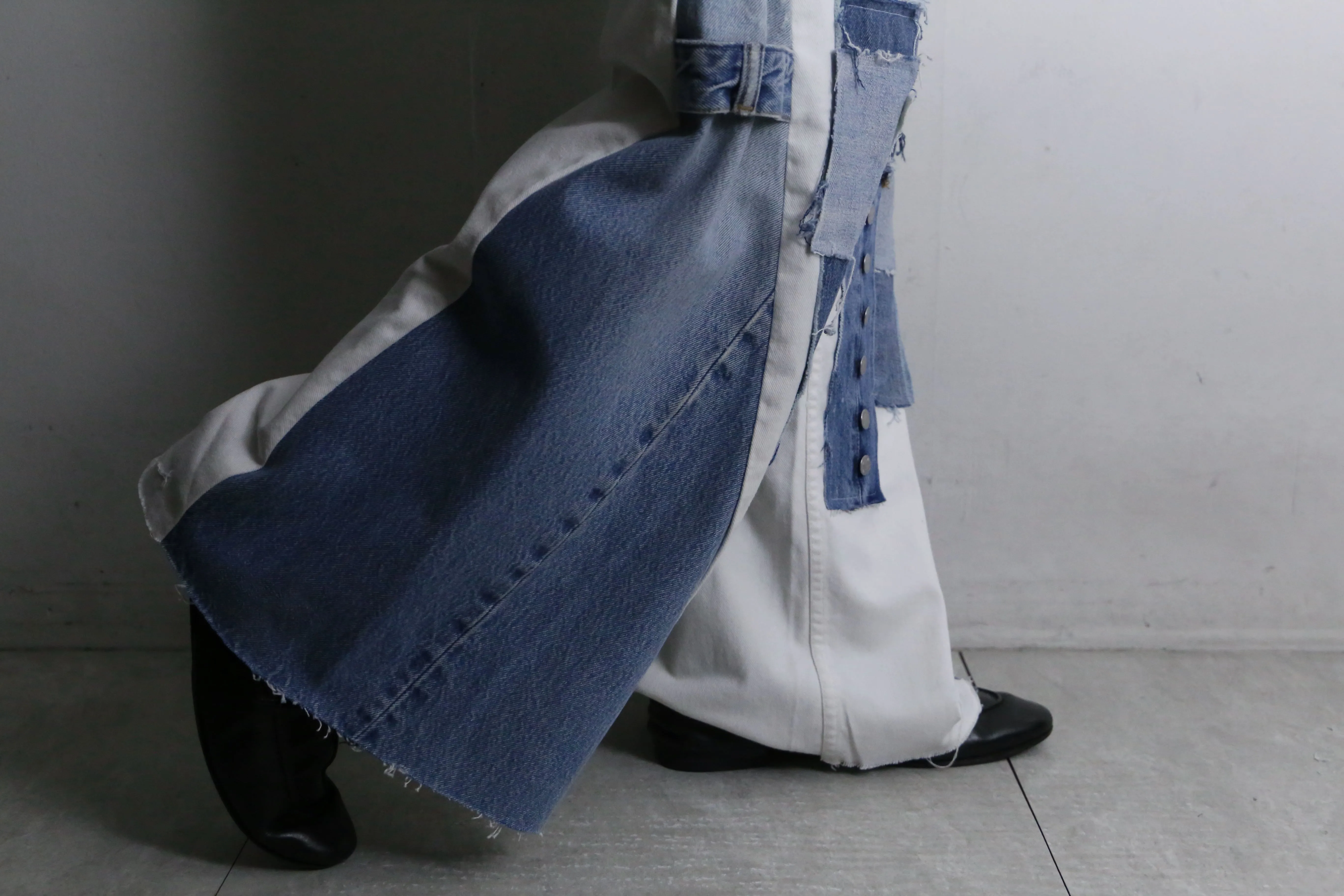 "Re:make" denim design patch white flare denim pants