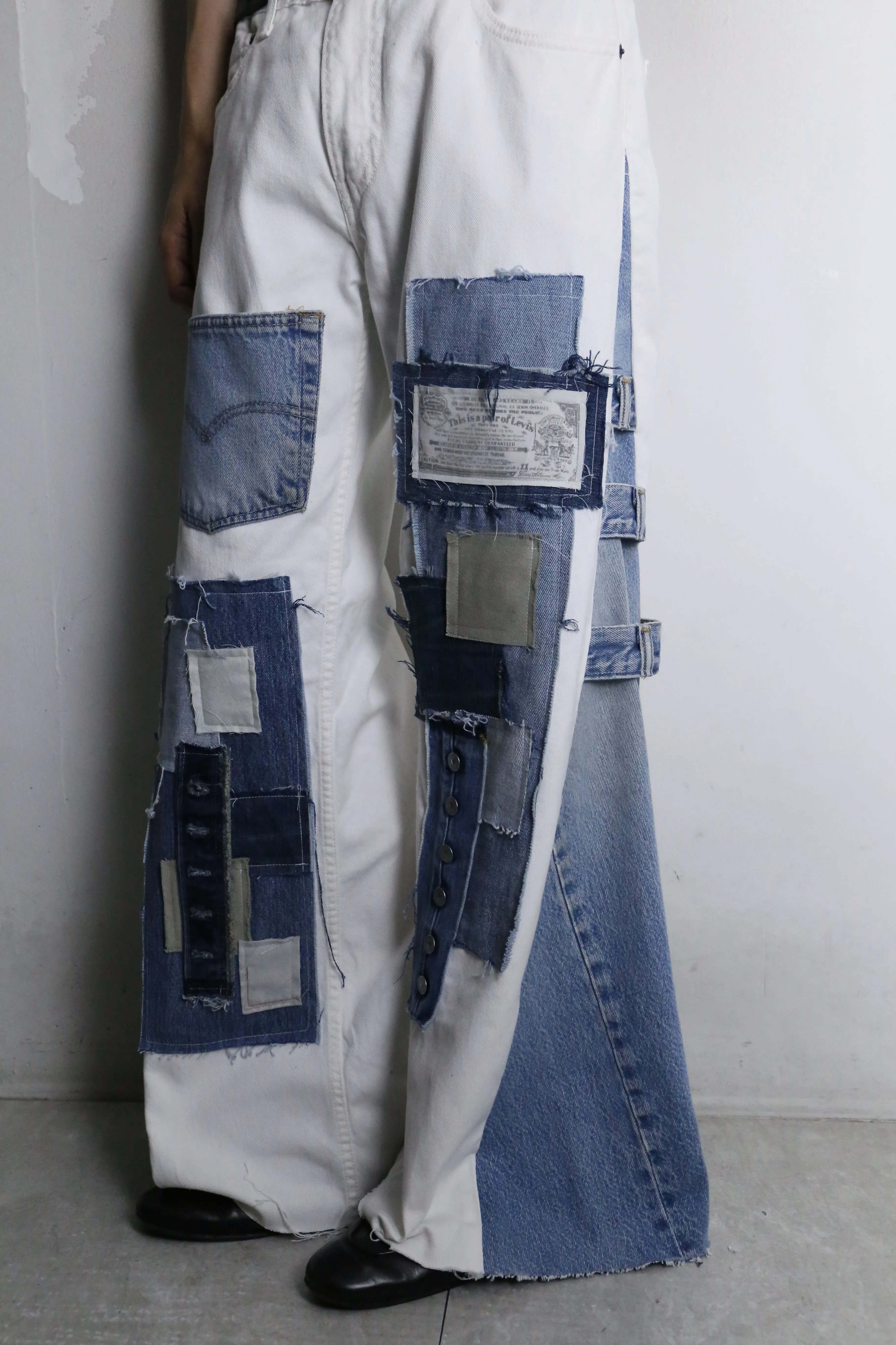 "Re:make" denim design patch white flare denim pants