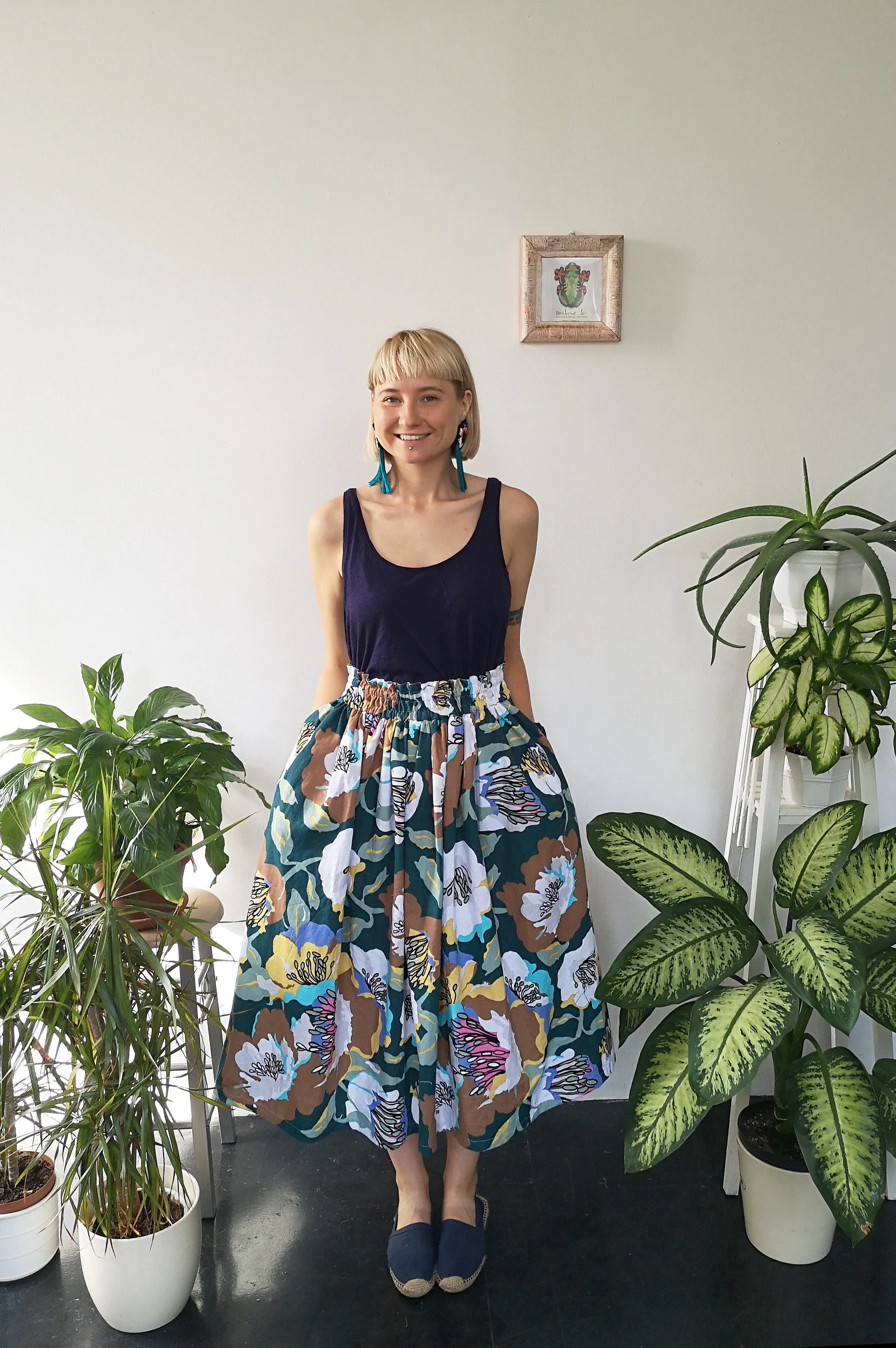 Wonderful, Feminine and Super Versetile Minimalist lifestyle Floral Midi Linen Skirt!